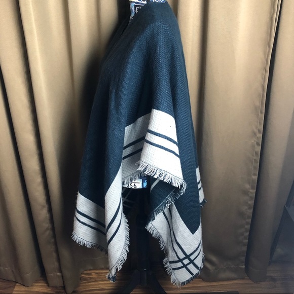 Woolrich Poncho Wrap Shrug Open Front Sweater - One Size - Picture 9 of 11